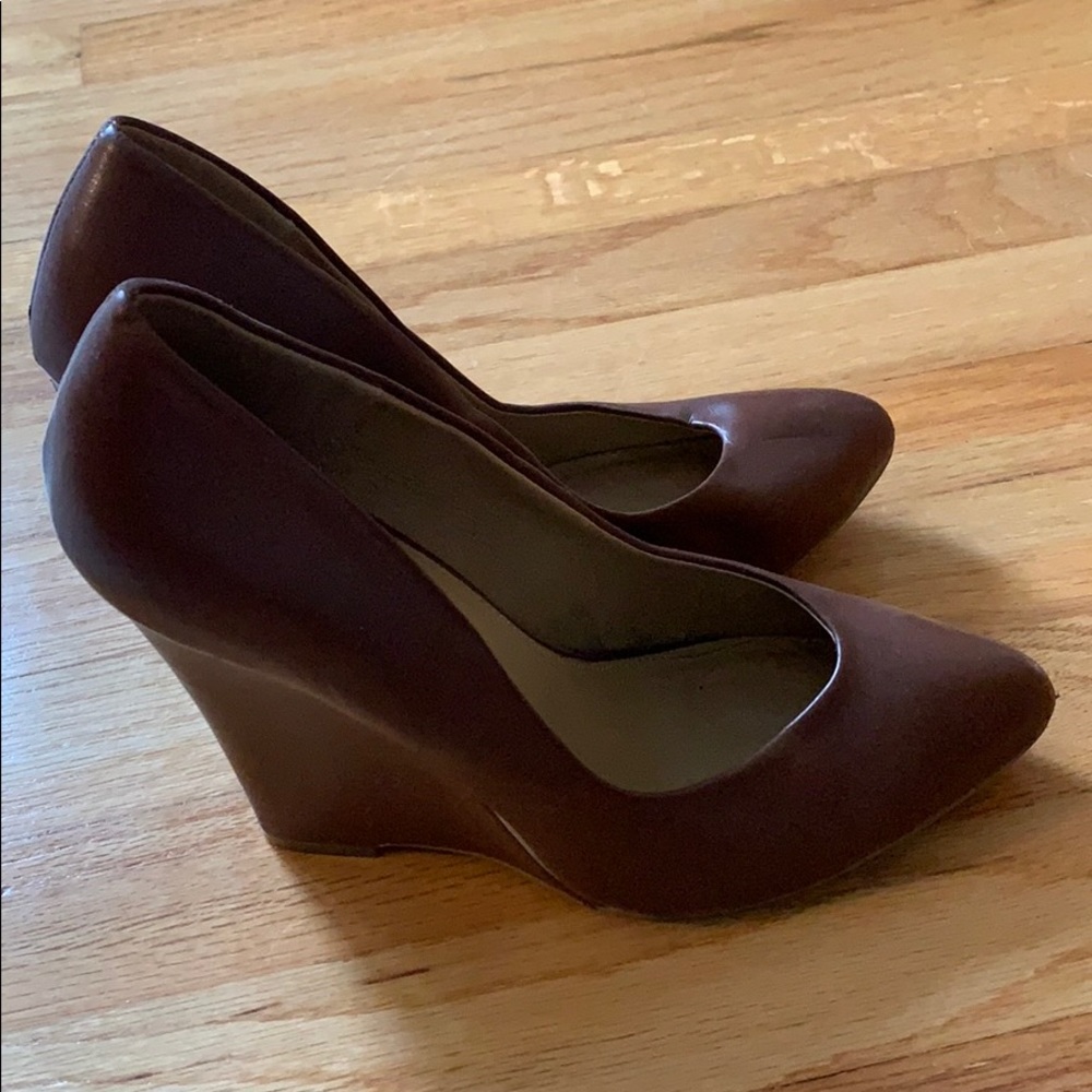 Brown wedge